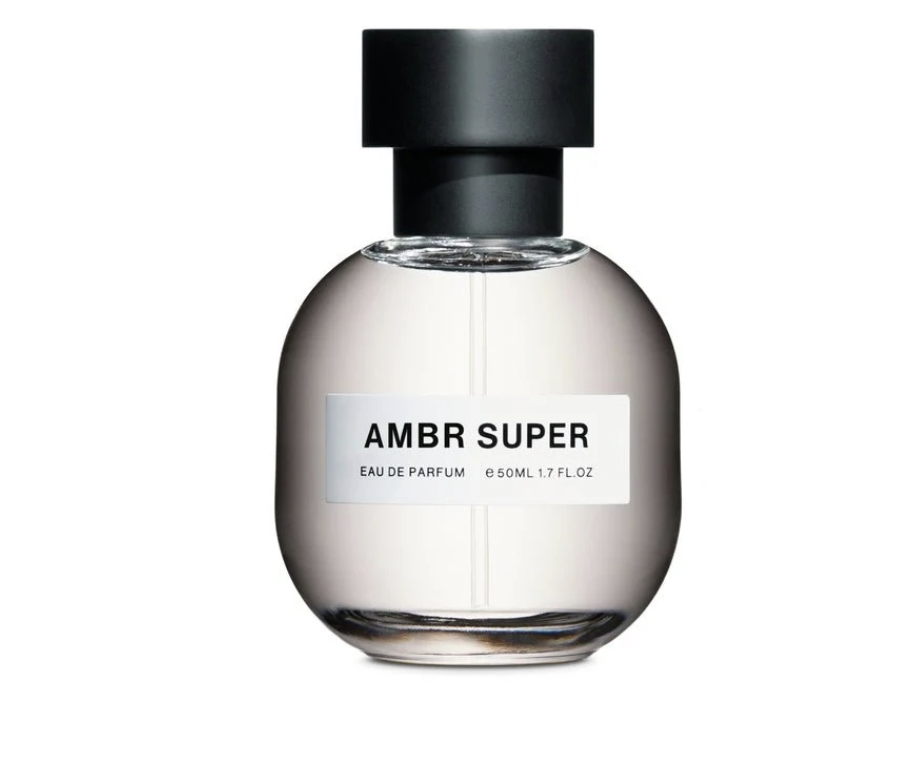Elegancka butelka perfum AMBR SUPER, idealne perfumy na jesień, o pojemności 50 ml.