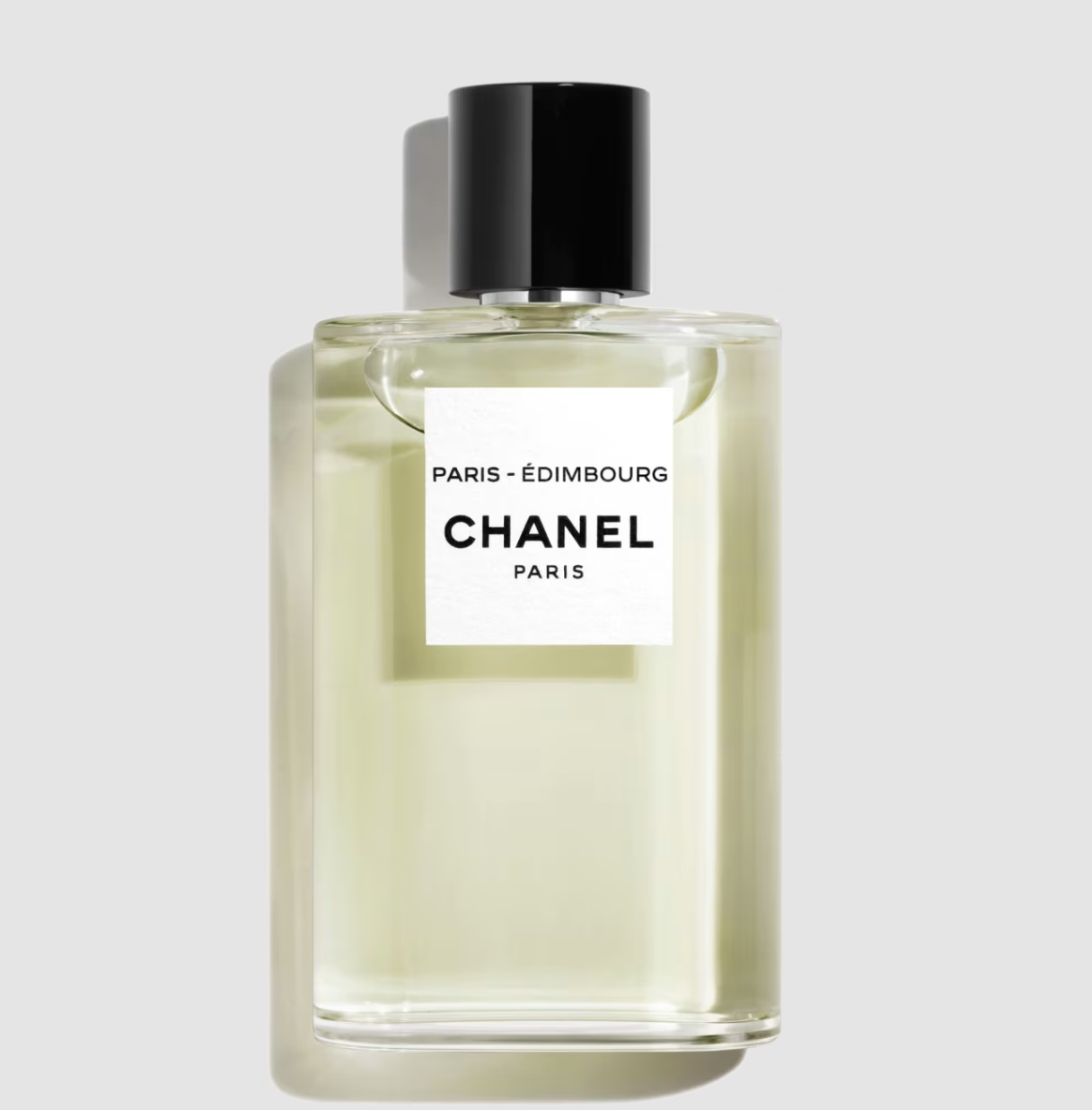 Perfumy na jesień marki Chanel w eleganckiej butelce z etykietą &quot;PARIS - ÉDIMBOURG&quot;.