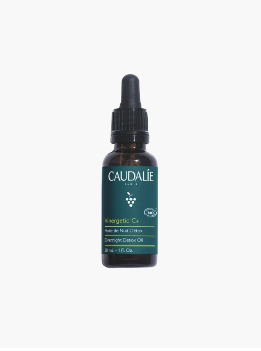Butelka olejku nocnego detoksykującego Vinergetic C+ od Caudalie. Pojemność 30 ml. Zielona etykieta z nazwą produktu.
