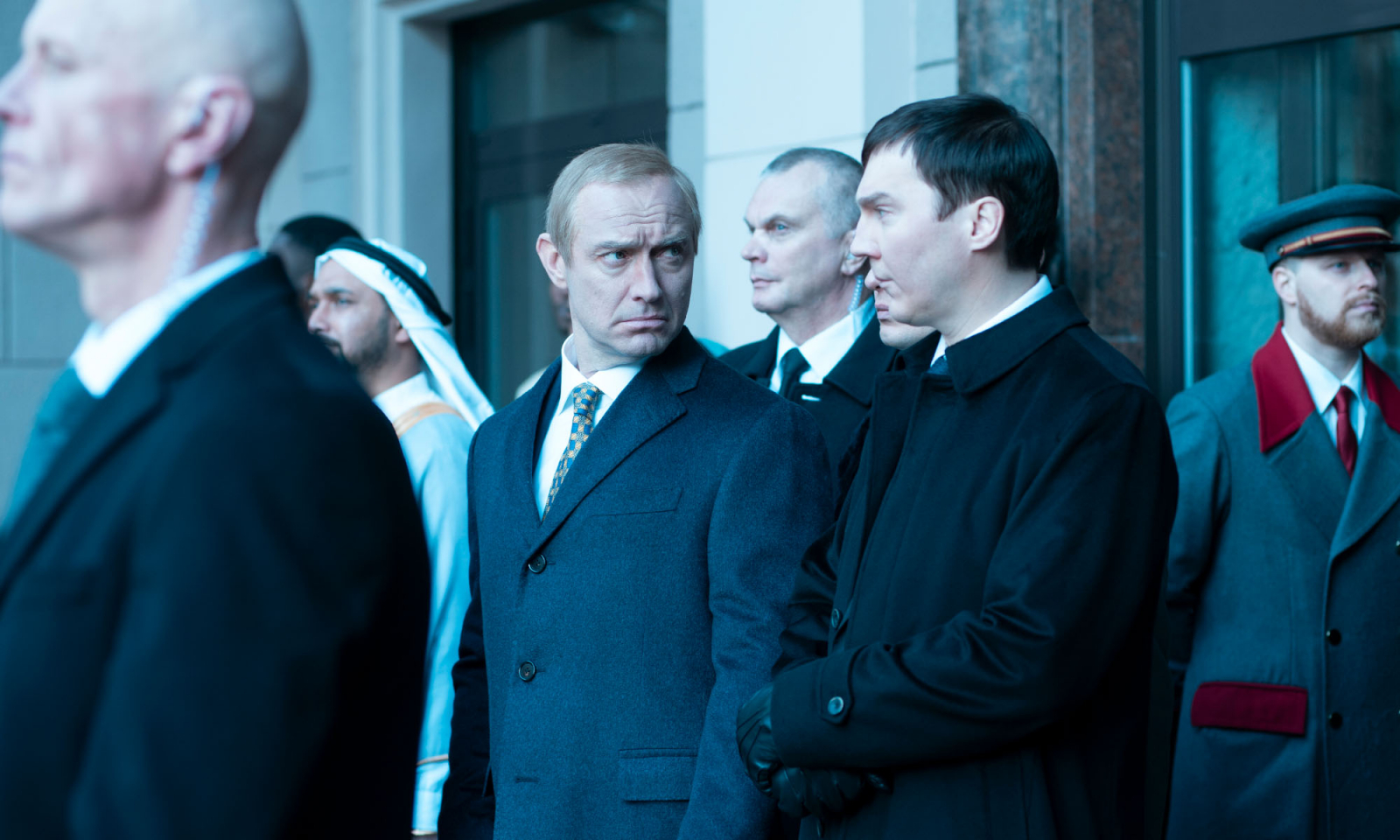 Jude Law i Paul Dano w filmie „Mag z Kremla” (Fot. Materiały prasowe)