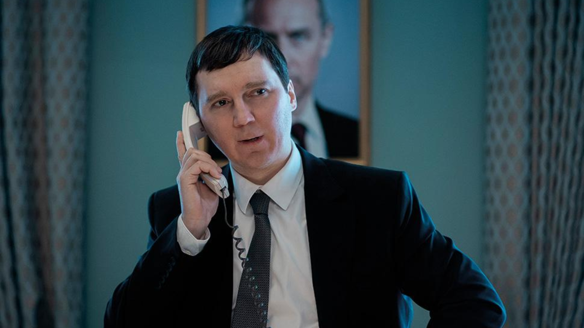 Paul Dano w scenie z filmu „Mag z Kremla” (Fot. Materiały prasowe)