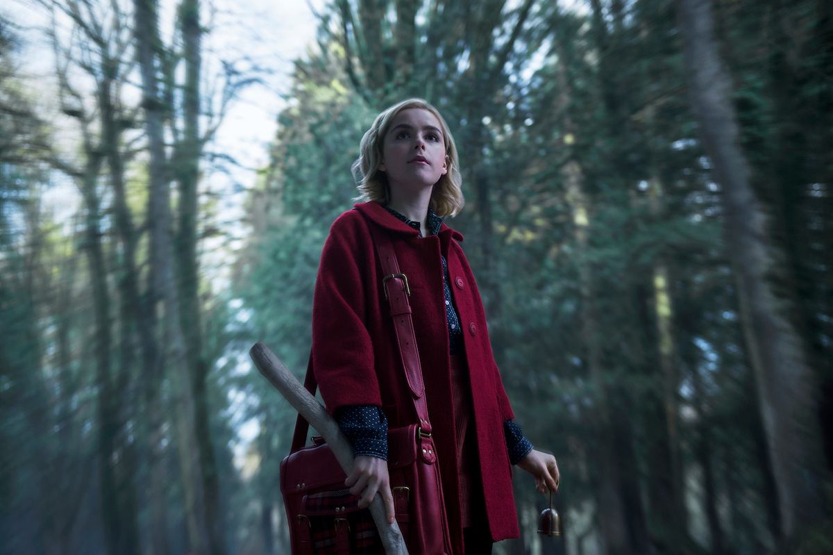 Kiernan Shipka jako Sabrina w serialu „The Chilling Adventures of Sabrina” (Fot. Materiały prasowe)