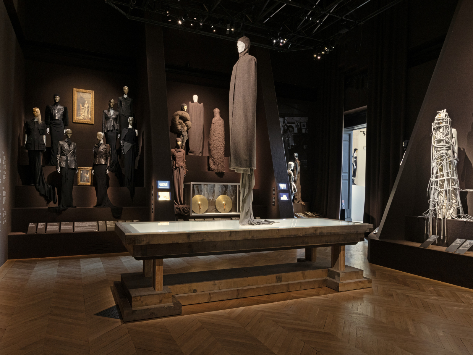 Wystawa „Rick Owens. Temple of Love” w Palais Galliera w Paryżu (Fot. ©Gautier Deblonde,Palais Galliera/Paris Musées)