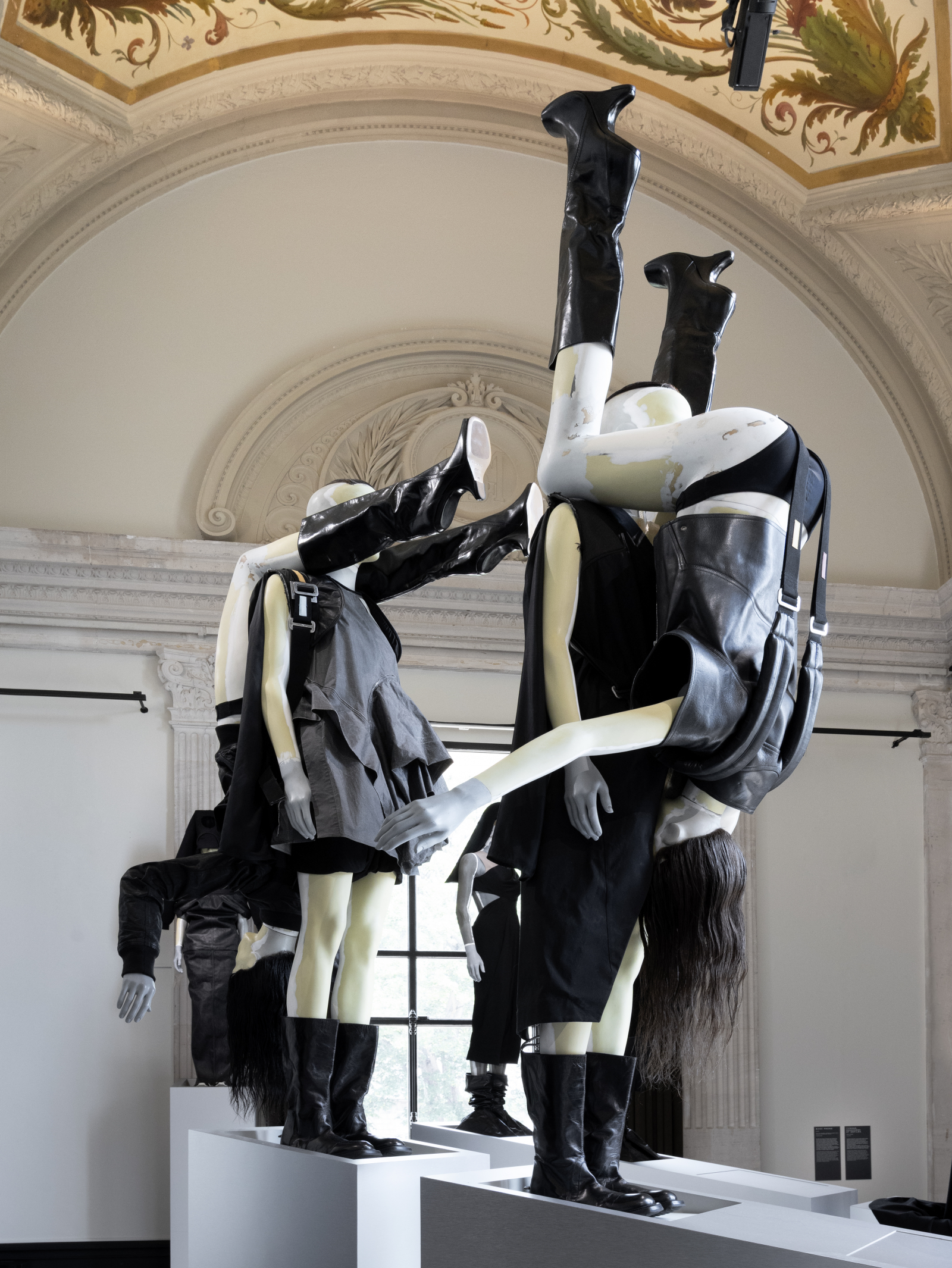 Wystawa „Rick Owens. Temple of Love” w Palais Galliera w Paryżu (Fot. ©Gautier Deblonde,Palais Galliera/Paris Musées)