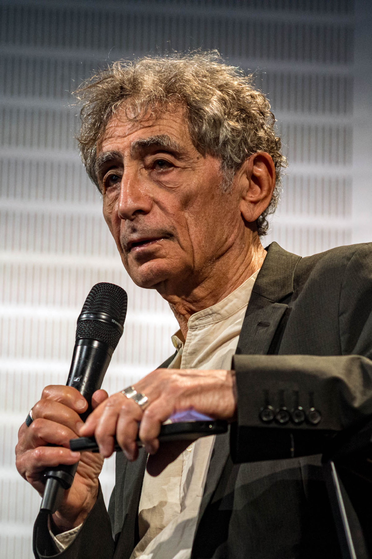 Gabor Maté podczas wystąpienia w Polsce (Fot. Neil Milton/SOPA Images/LightRocket/Getty Images)