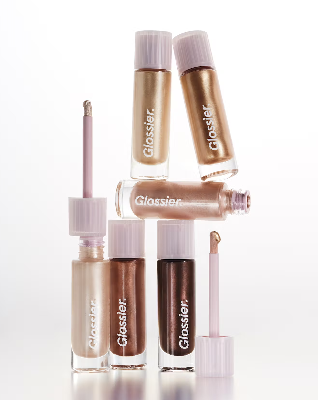 Nowy rozświetlacz Glossier kusi perłowym blaskiem i dwunastogodzinną trwałością (Fot. Materiały prasowe)