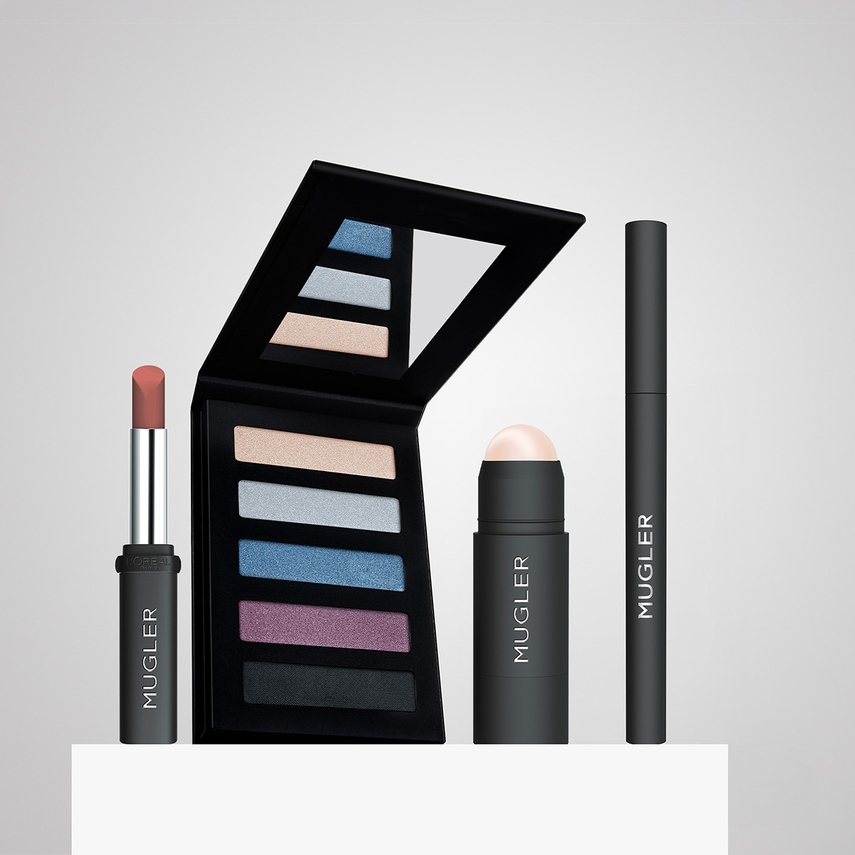 Zestaw kosmetyków Mugler zawiera paletkę cieni, pomadkę oraz inne akcesoria do makijażu L'Oreal.