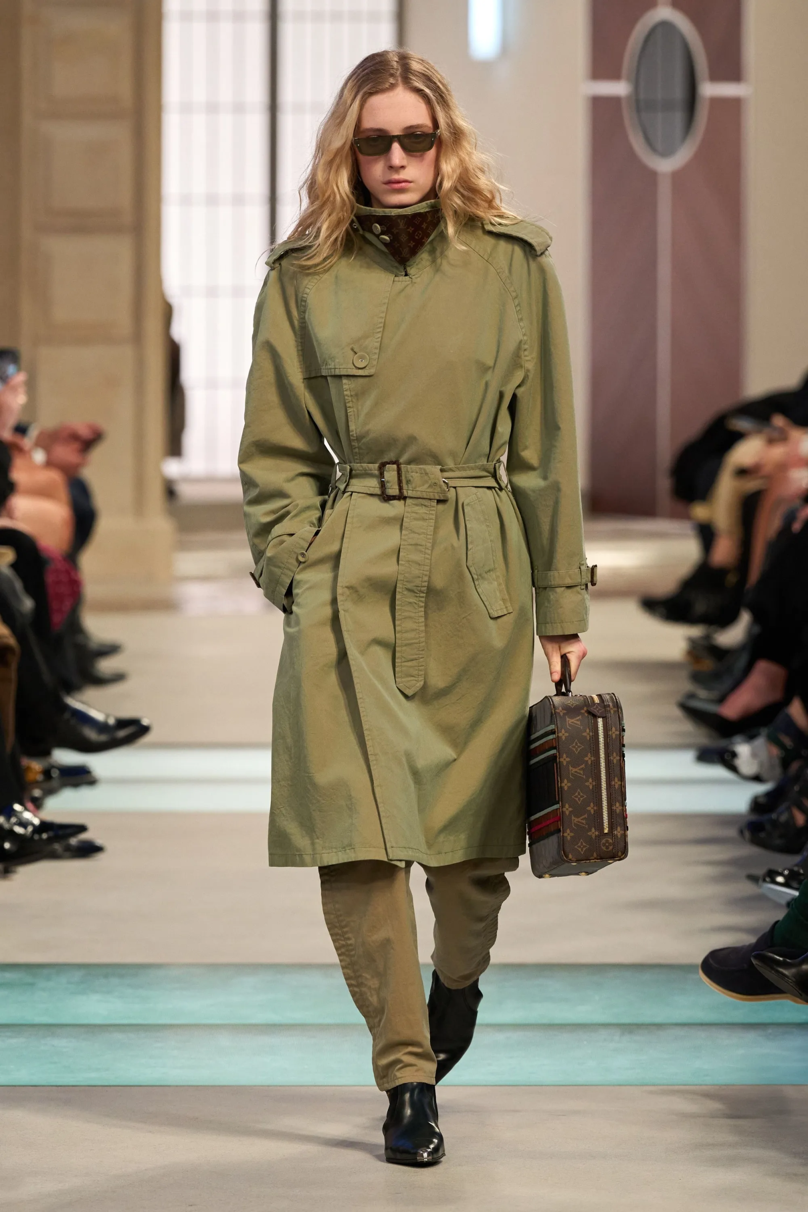 Botki i skinny pants, Louis Vuitton jesień-zima 2025. (Fot. Daniele Oberrauch / Gorunway)