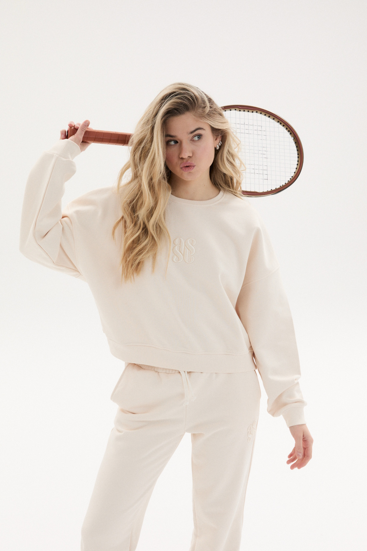Stworzona przez Aleksandrę Chmielewską marka Alessa proponuje nową kolekcję Essentials w modnym duchu athleisure.