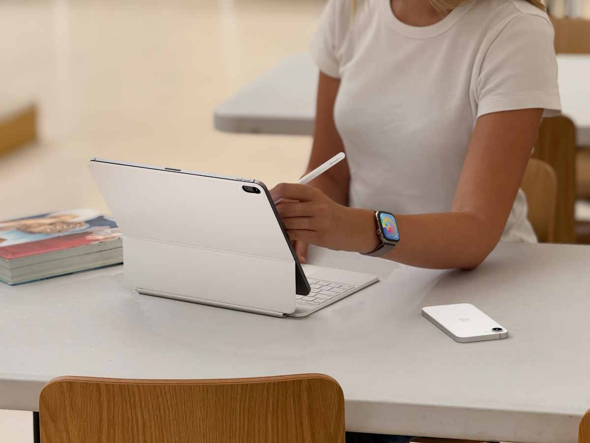 iPad Air, Apple Pencil, Apple Watch, iPhone 16e.