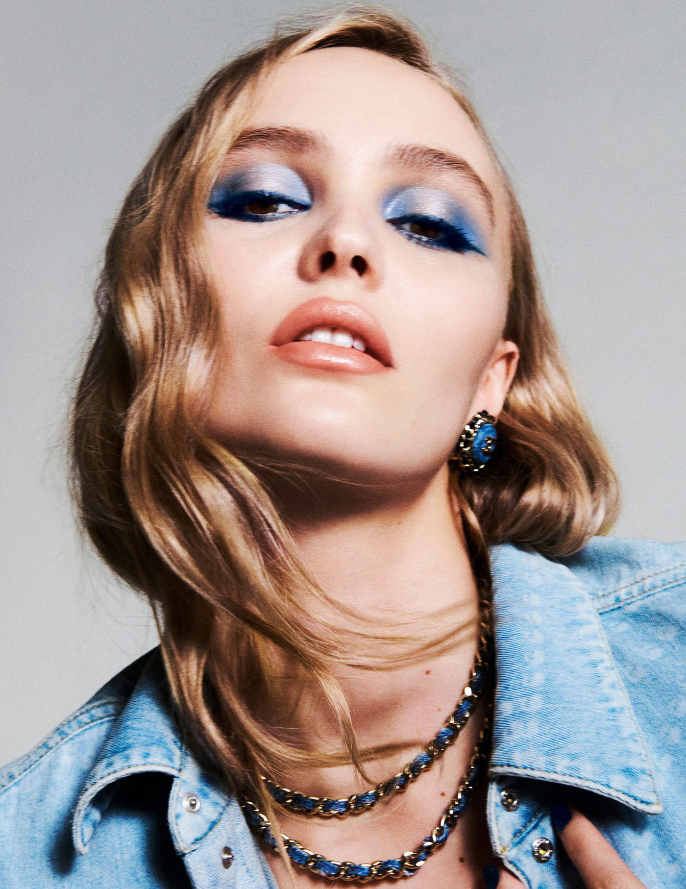 Lily-Rose Depp w kampanii Chanel Denim. (Fot. Materiały prasowe Chanel)