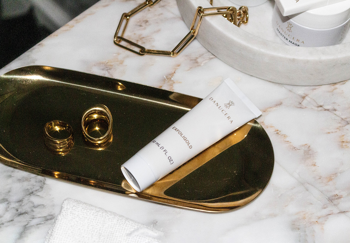 Peeling do twarzy Exfoligold marki Danucera.