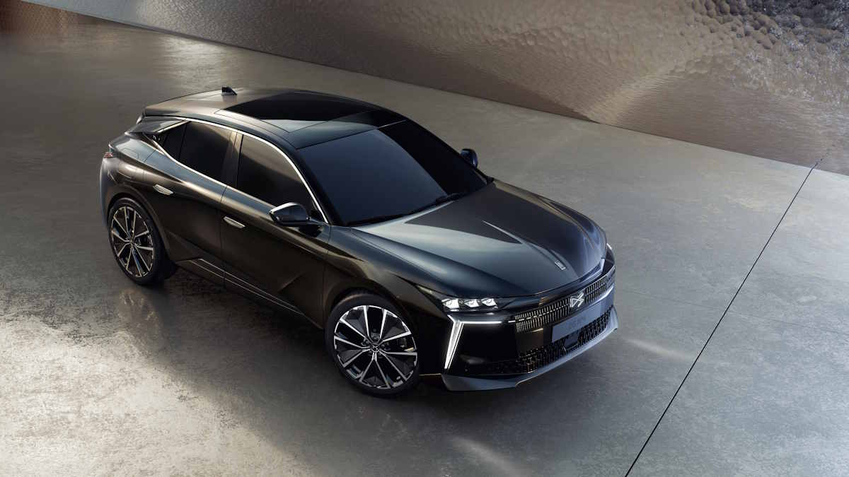 Nowy samochów DS 4 marki DS Automobiles.
