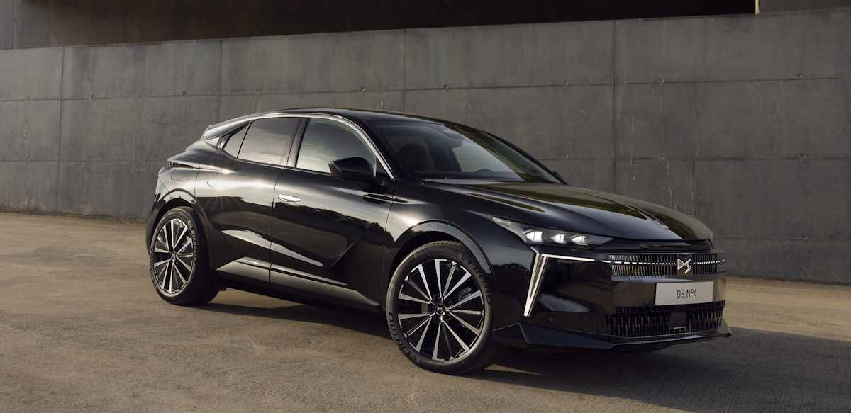Nowy samochów DS 4 marki DS Automobiles.