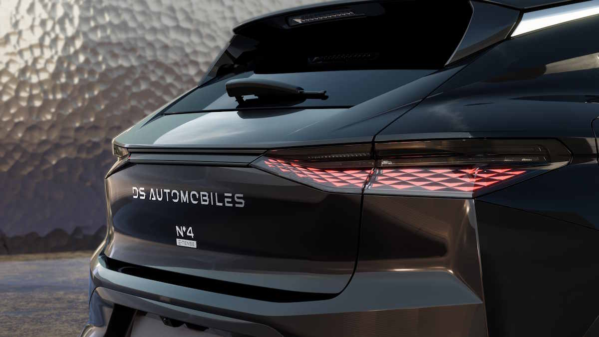 Nowy samochów DS 4 marki DS Automobiles.