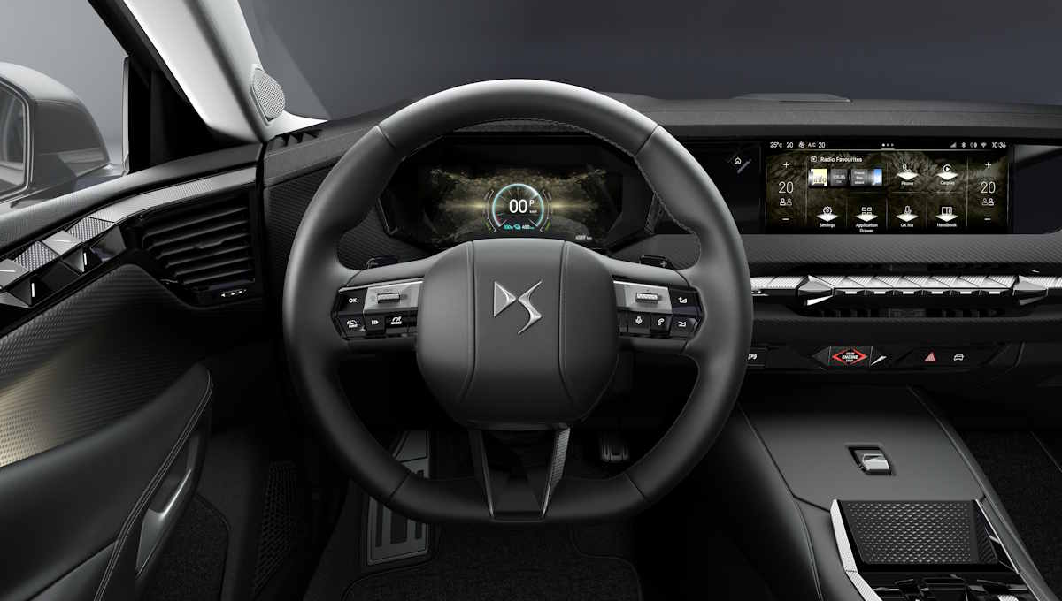 Nowy samochów DS 4 marki DS Automobiles.
