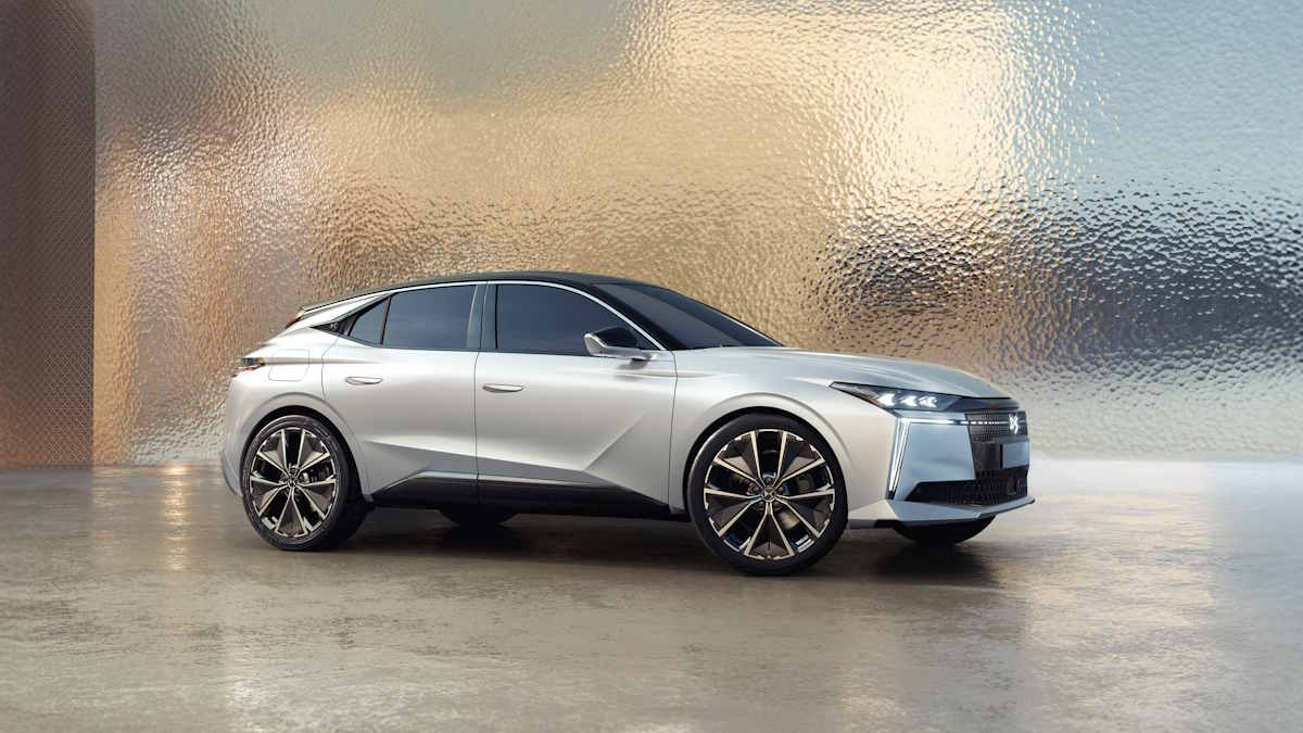 Nowy samochów DS 4 marki DS Automobiles.