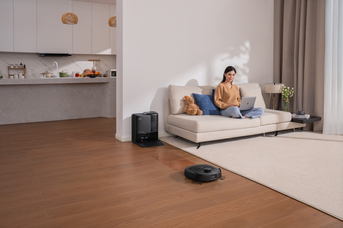 Robot sprzątający eufy E25 w trybie mopowania. (Fot. Materiały prasowe)