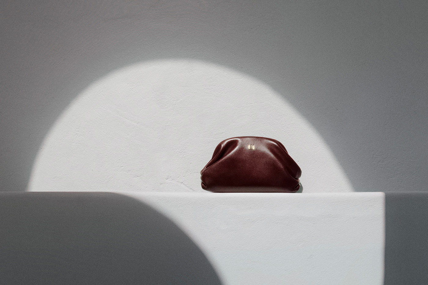 Bordowa wieczorowa torebka z kolekcji Ruby Tones marki Kazar.