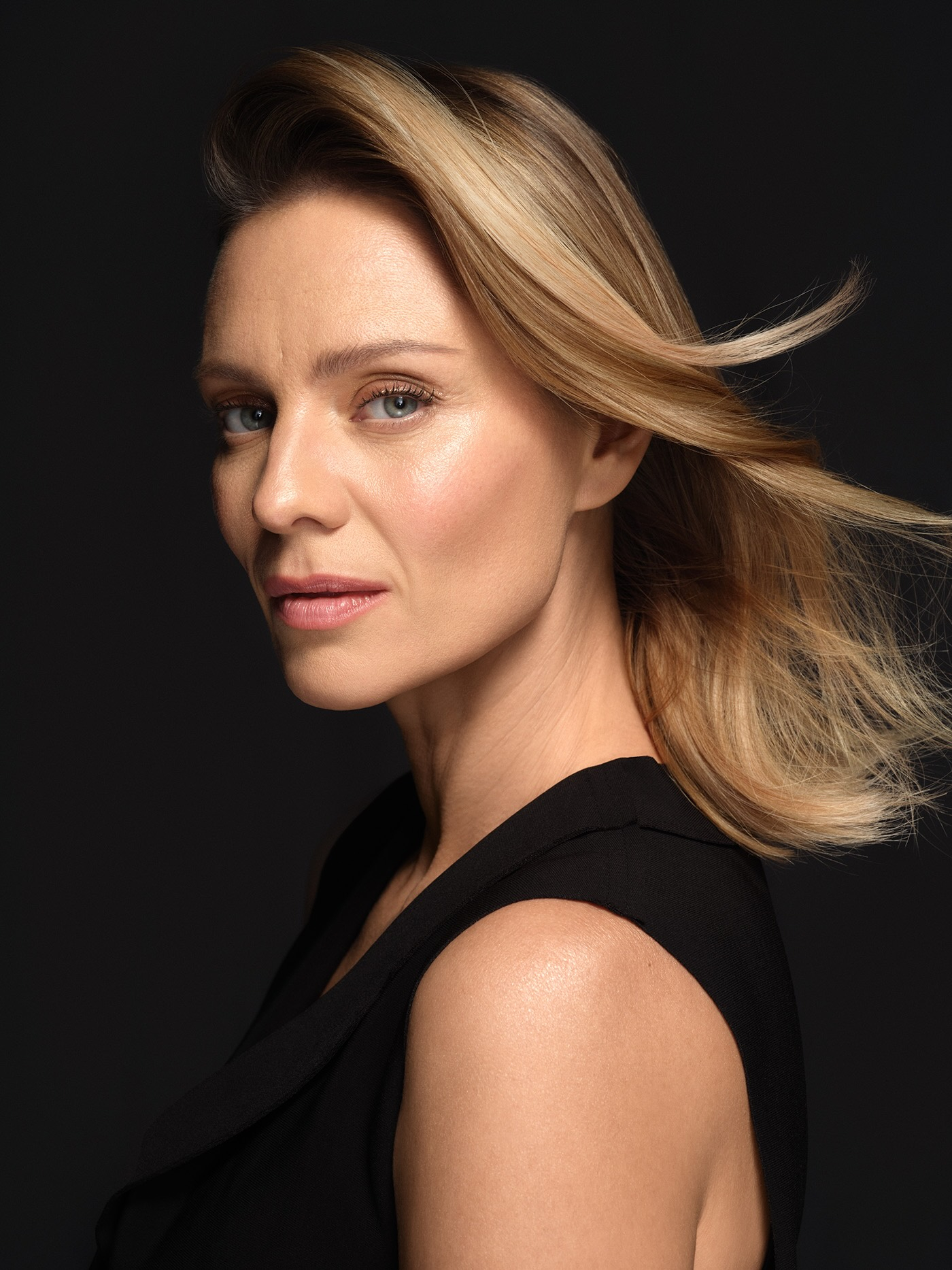 Aktorka Magdalena Boczarska, która bierze udział w polskiej kampanii Revitalift Laser Serum L’Oréal Paris. (Fot. Materiały prasowe)
