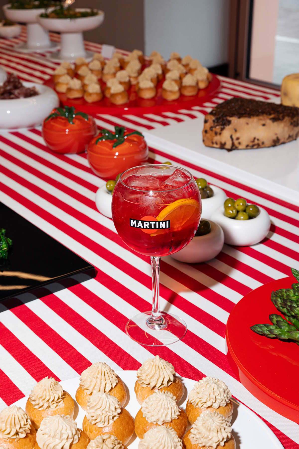 Do 9 maja w warszawskiej restauracji Lupo Pasta Fresca można spróbować wyjątkowych ravioli autorstwa Mateo Zielonki, inspirowanych historią marki Martini.