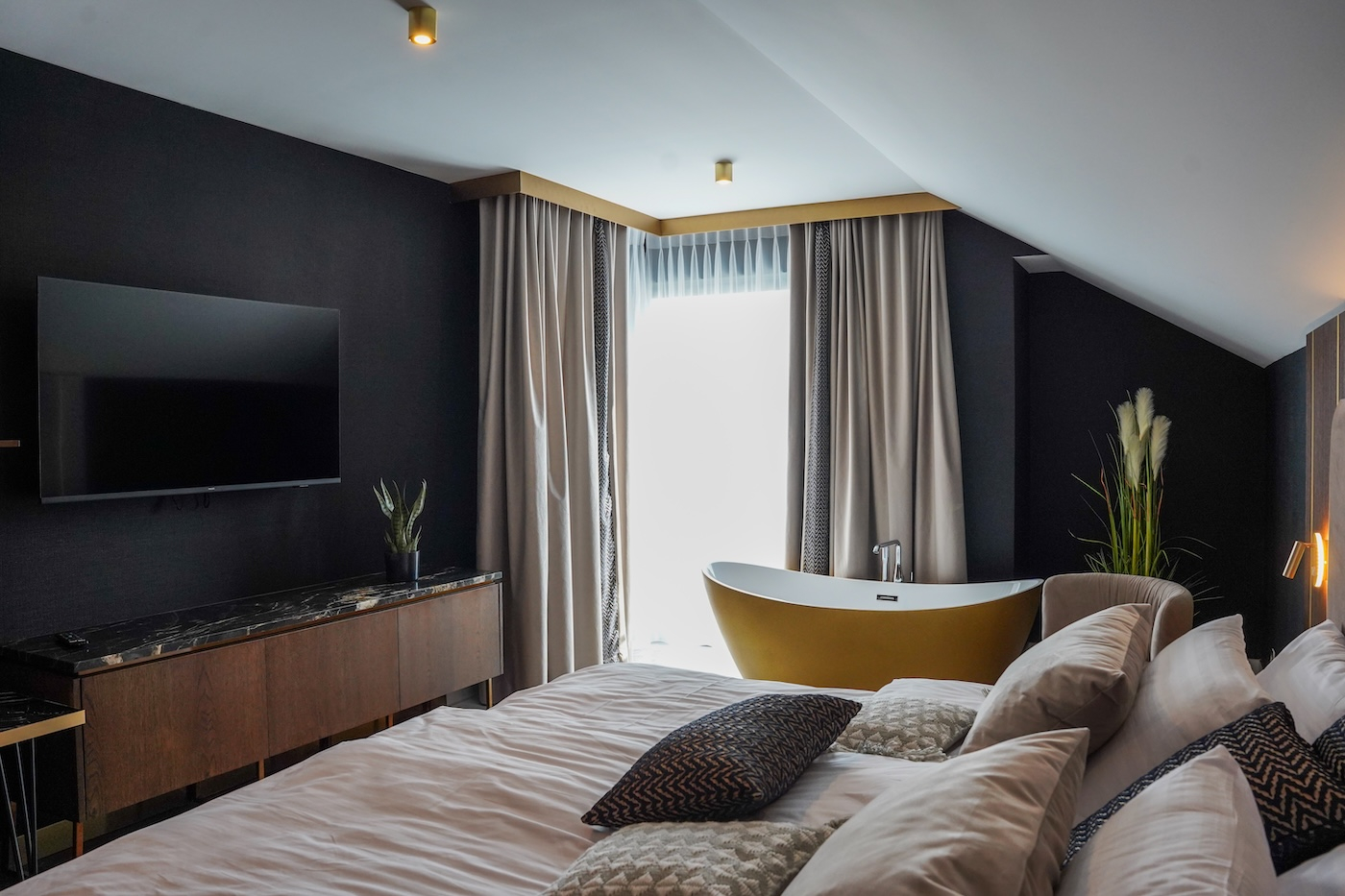 Sypialnia główna w apartamencie Króla Sielaw.