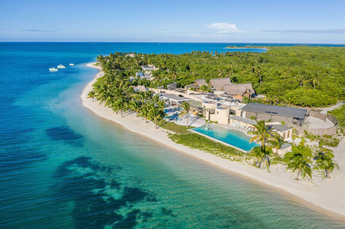 Hotel Miavana na Madagaskarze: Prywatne wille, dziewicze plaże, specjały lokalnej kuchni, urzekające krajobrazy i obserwowanie lemurów to chillout marzeń.