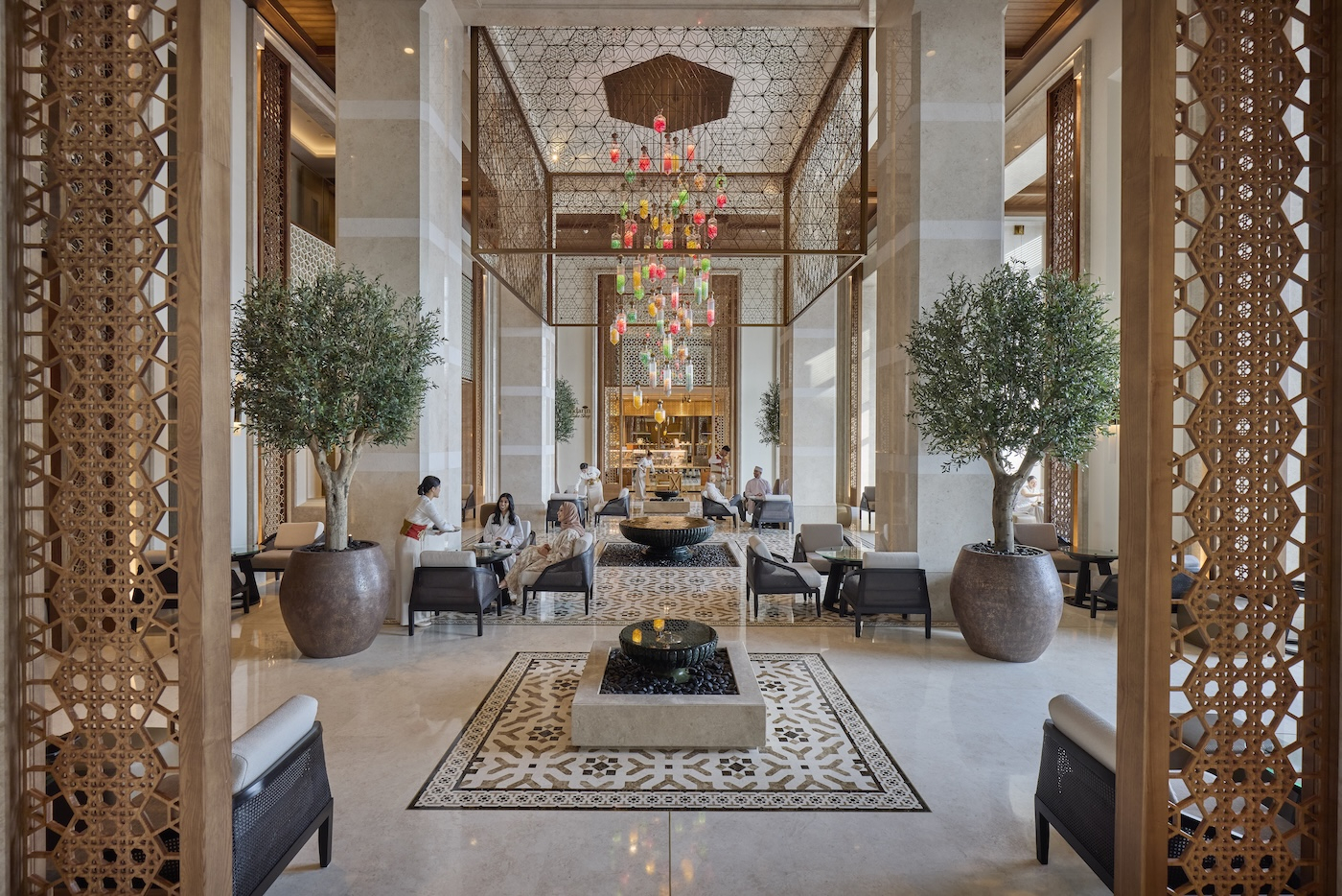Hotelowe lobby w obiekcie Mandarin Oriental Muskat w Omanie.
