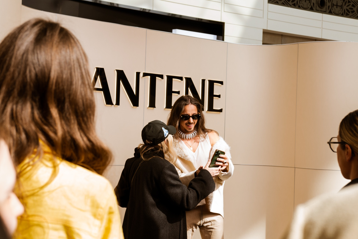 Prezentacja limitowanej edycji Pantene x Keith Haring.