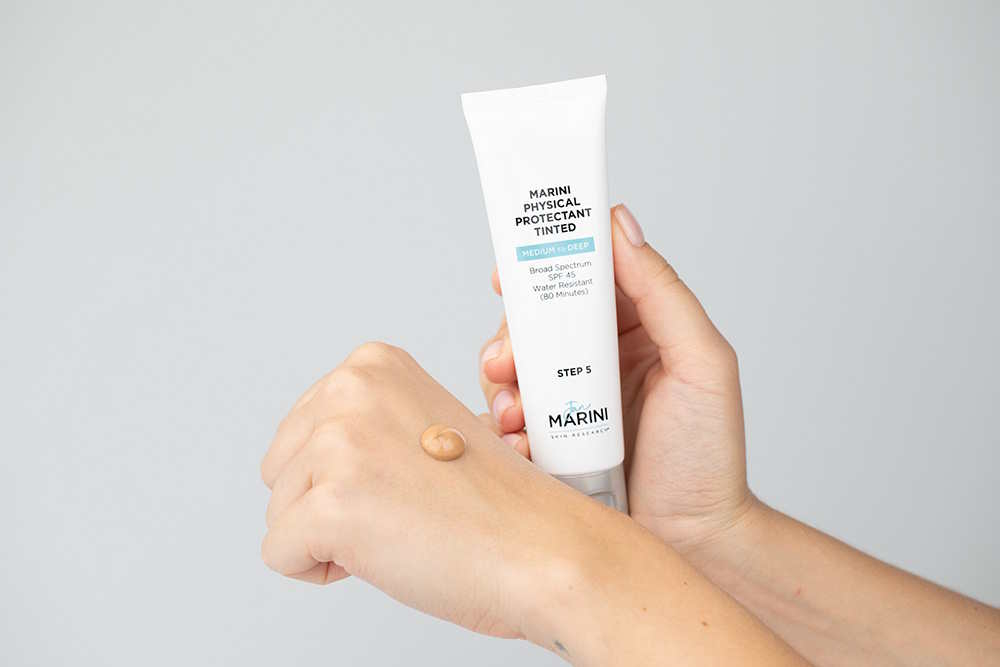 Jan Marini Marini Physical Protectant Tinted SPF 45 Light To Medium Krem ochronny koloryzujący.