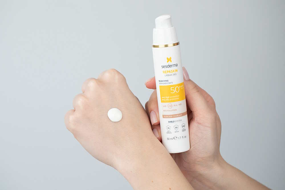 Sesderma Repaskin Urban 365 Depigmenting SPF 50+ Przeciwsłoneczny krem do twarzy z przebarwieniami.