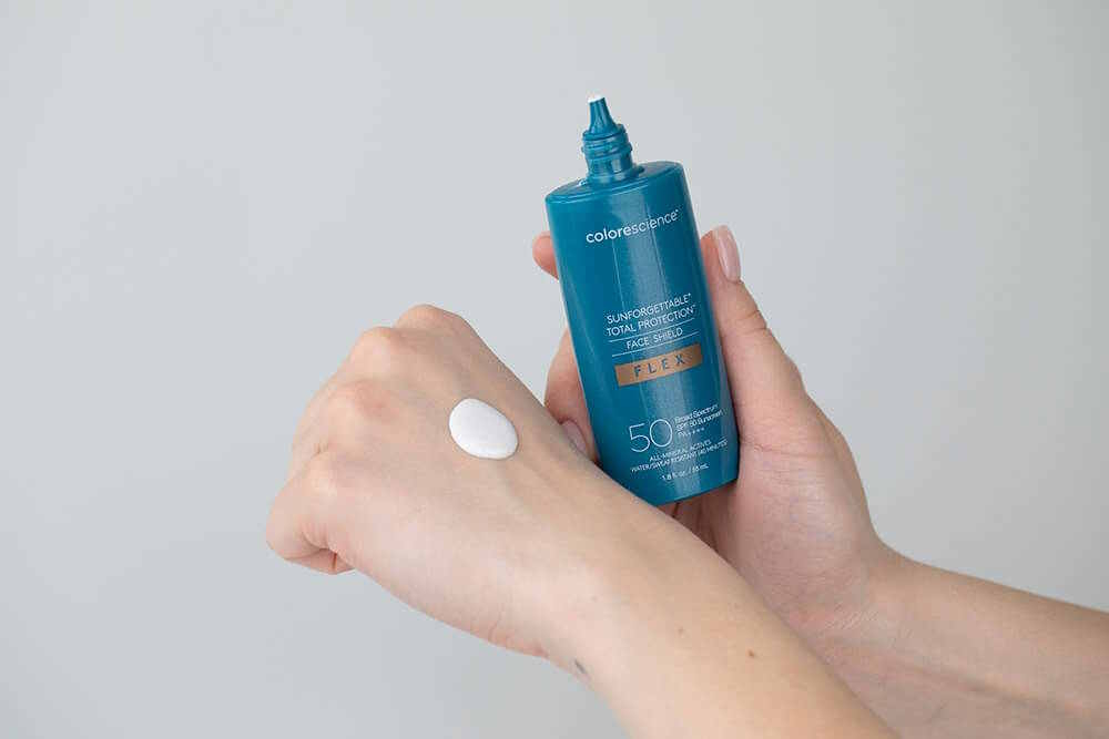 Colorescience Face Shield Flex SPF 50 na Topestetic.pl