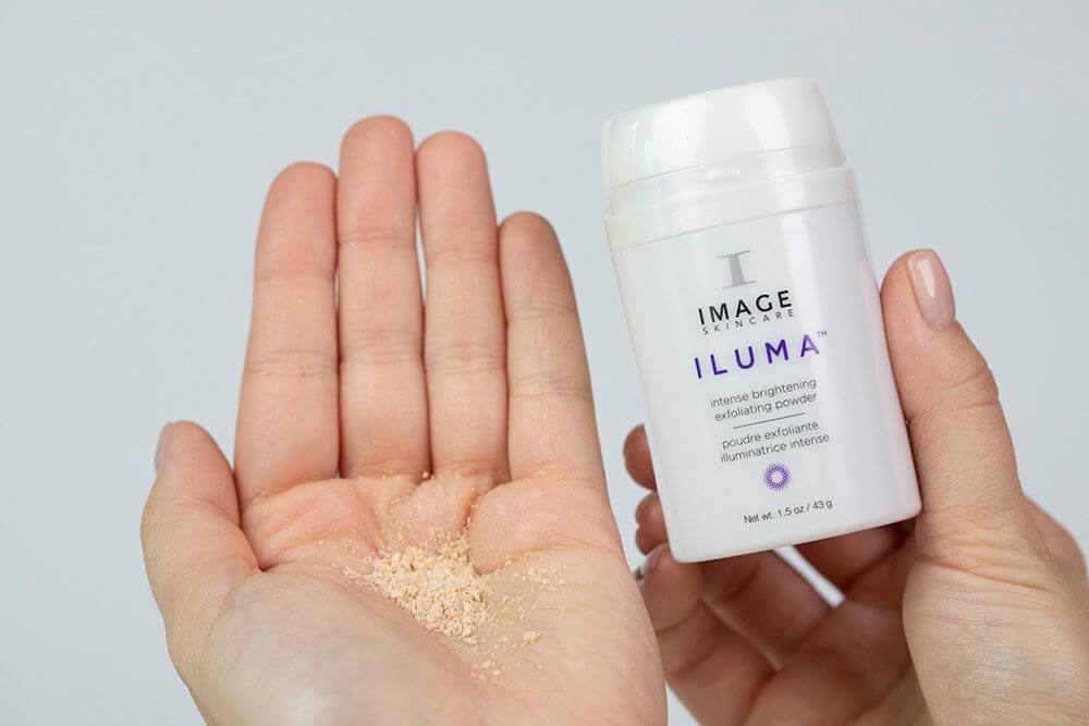 Image Skincare Intense Brightening Exfoliating Powder Luksusowy puder złuszczający i rozjaśniający skórę na Topestetic.pl
