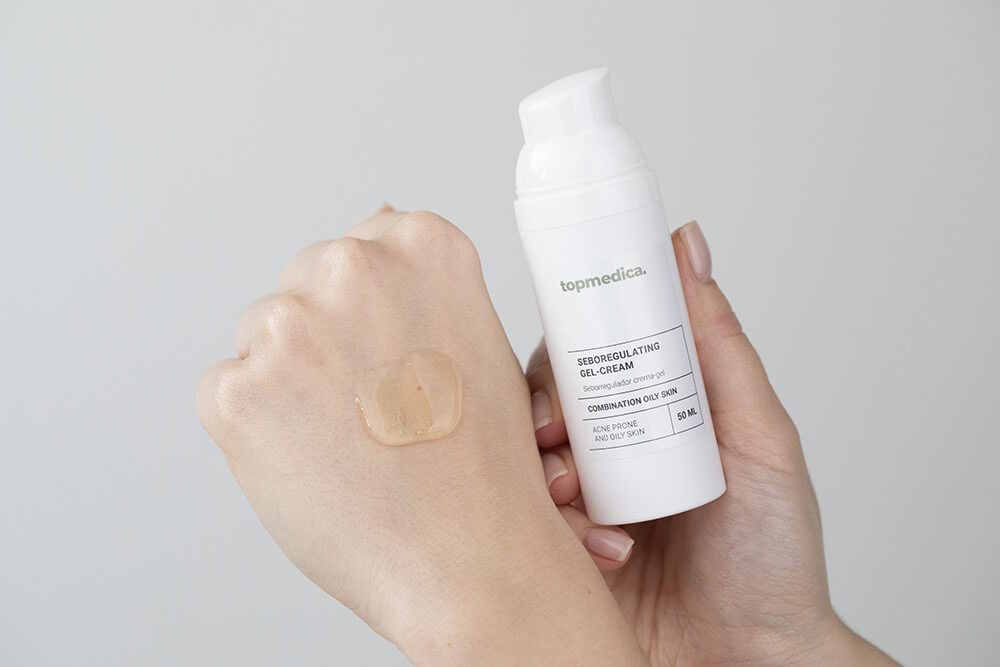 topmedica Seboregulating Gel - Cream Żel seboregulujący z niacynamidem i kwasem salicylowym dla skóry tłustej, trądzikowej, z zaskórnikami na Topestetic.pl.