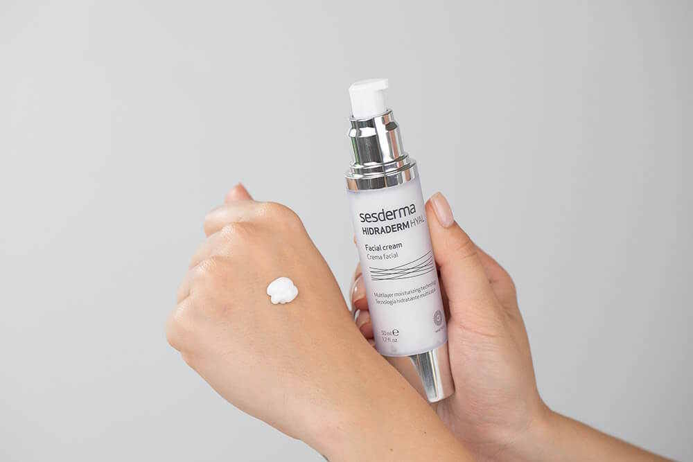 Sesderma Hidraderm Hyal Krem do twarzy na Topestetic.pl.