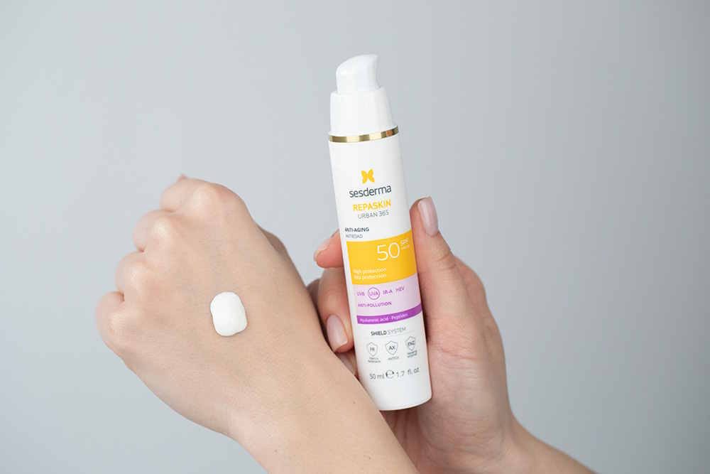 Sesderma Repaskin Urban 365 Anti-aging SPF50 Przeciwstarzeniowy krem ochronny na Topestetic.pl.