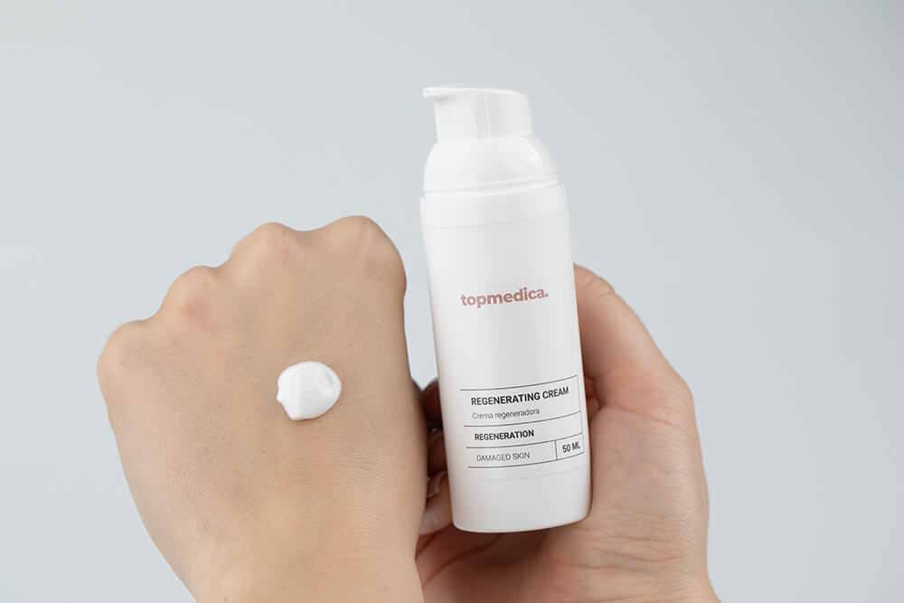 Topmedica Regenerating Cream. Krem regenerujący z wąkrotą azjatycką, prebiotykami i cynkiem na Topestetic.pl.