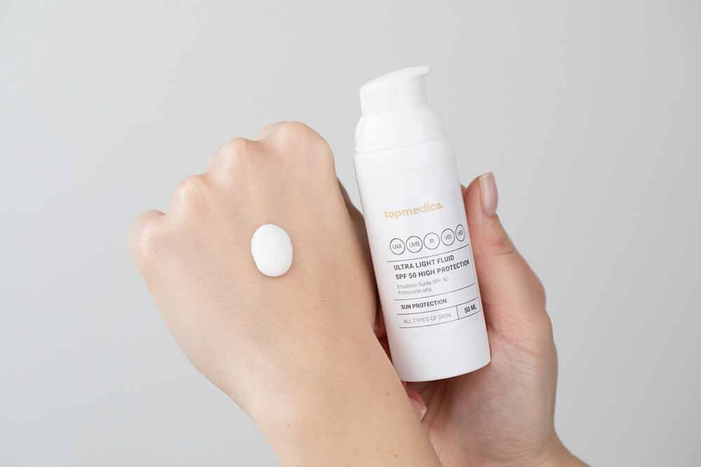 Topmedica Ultra Light Fluid SPF 50 High Protection. Ultralekki fluid chroniący przed promieniowaniem UVA ,UVB, IR, HEV na Topestetic.pl.