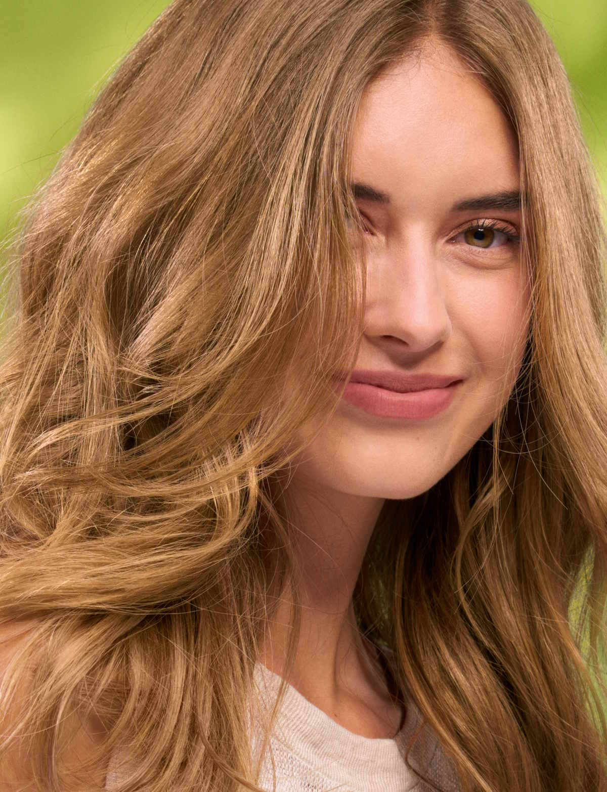 Modelka. Linia do pielęgnacji włosów Nutrition marki Yves Rocher.