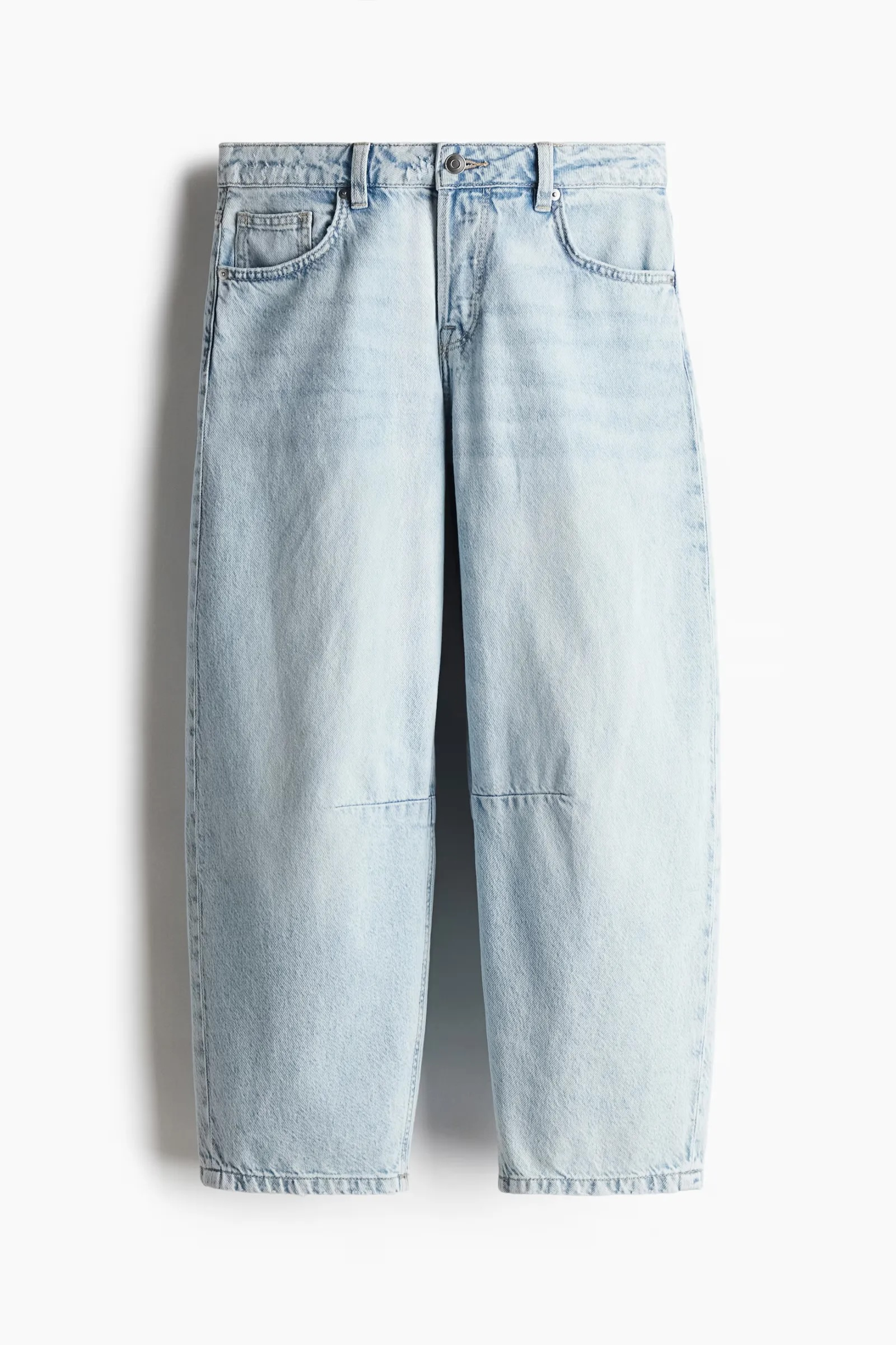 Jasnoniebieskie jeansy cropped od H&M, z prostymi nogawkami i klasycznym designem.