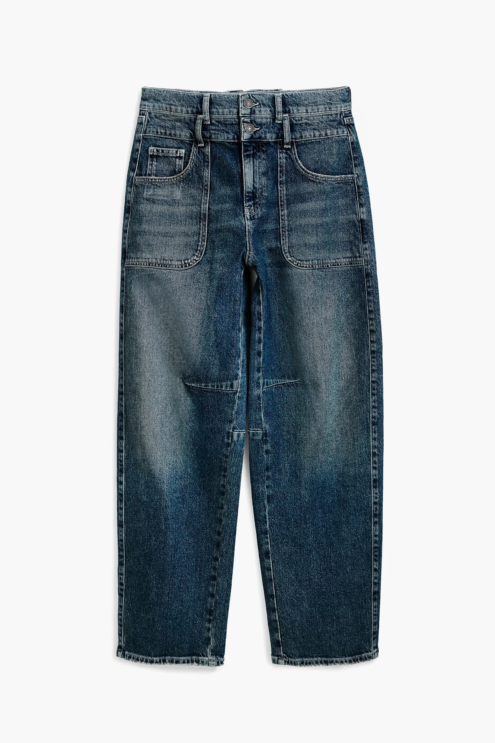 Mom jeans w odcieniu niebieskim, z podwójnym zapięciem i dużymi kieszeniami, inspirowane stylem Desigual.