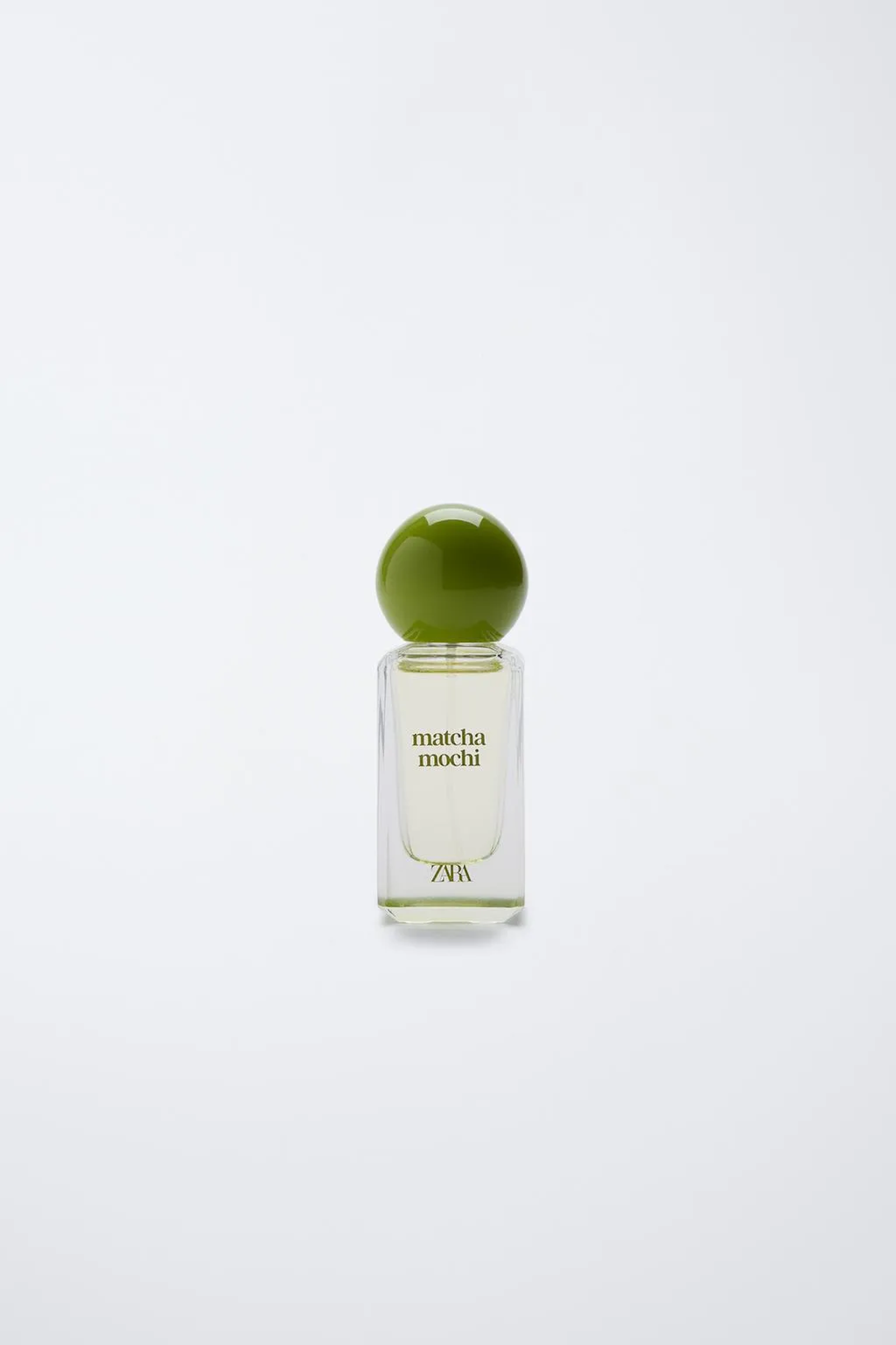 Perfumy Zara Matcha Mochi o zapachu matchy w eleganckiej butelce z zielonym korkiem.