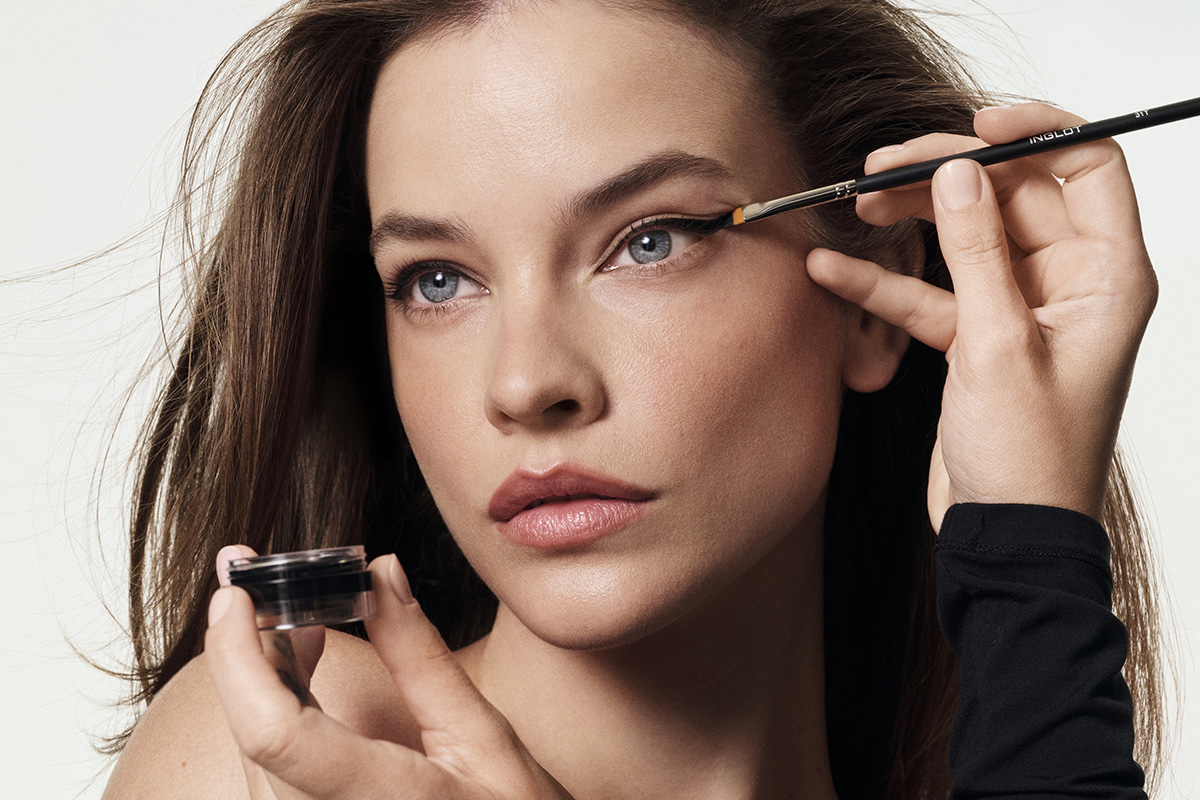 Barbara Palvin w kampanii marki Inglot