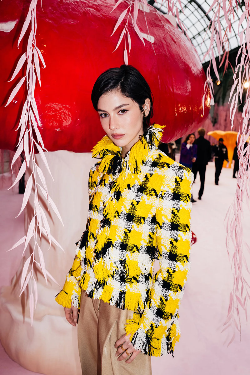 Gracie Abrams na pokazie Chanel haute couture wiosna-lato 2026 (Fot. German Larkin)