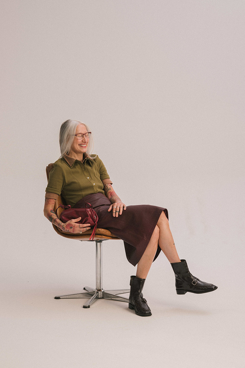 Trzewiki sznurowane jak gorset i rockandrollowe botki. Oto buty na modny powrót do biura z Balagan. (Fot. Magda Wieczorek i Kasia Kridel/Balagan Studio)