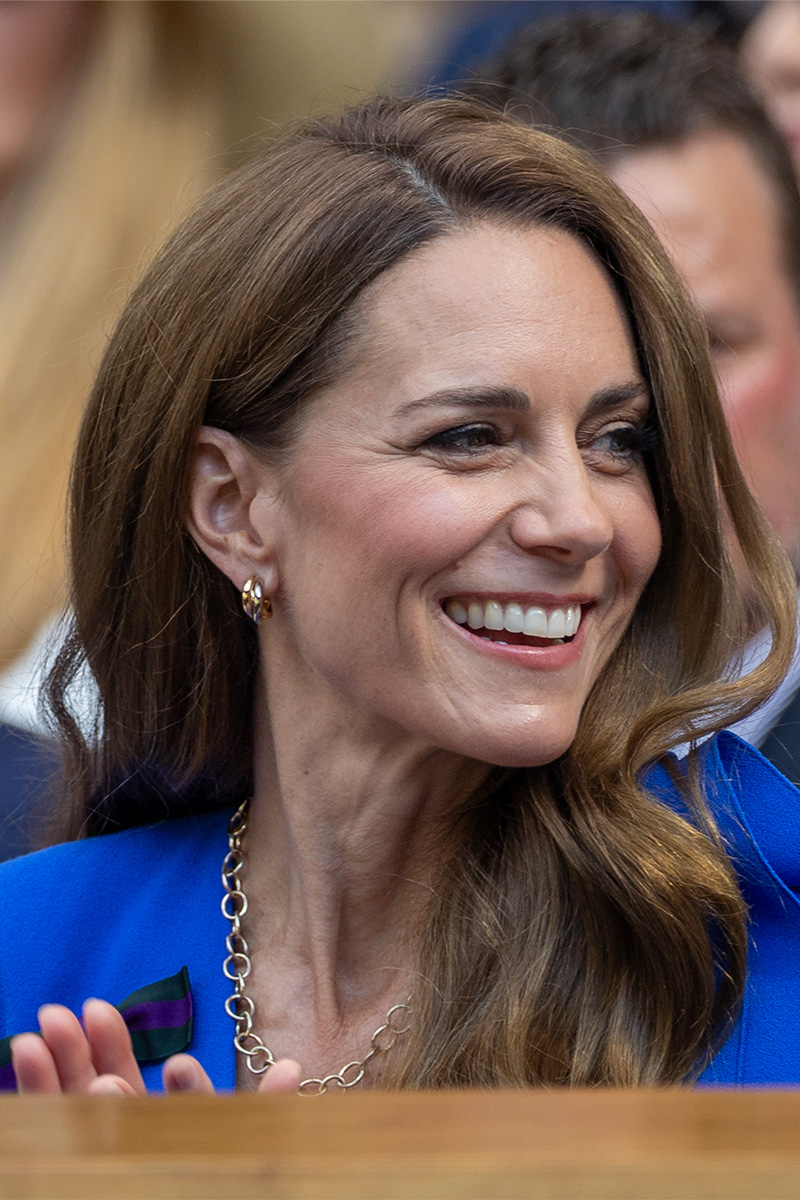 Kate Middleton w niebieskiej sukience podczas turnieju tenisa