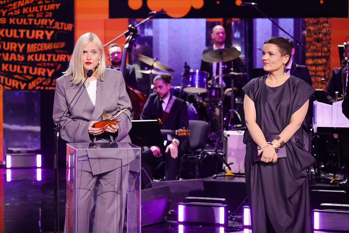 Hanna Rydlewska, dyrektorka wydawnicza „Vogue Polska, odbiera nagrodę w imieniu nagrodzonej Katarzyny Jordan, założycielki Vistria Foundation i wydawczyni „Vogue Polska. (Fot. Danuta Matloch/MKiDN)