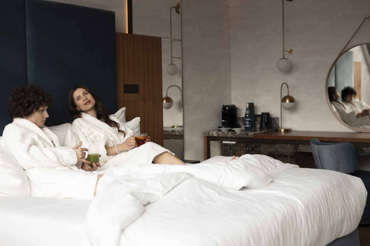Walentynki w Hotelu Verte. Hotel Verte Warsaw zaprasza na święto zakochanych: Restauracja KUK zaserwuje dania opowiadające miłosną historię, a spa La Perla ma w ofercie masaż dla par.