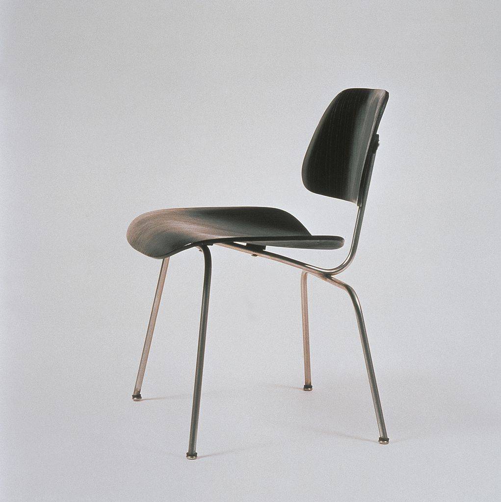 Krzesło projektu Ray i Charlesa Eamesów (Fot. Getty Images)
