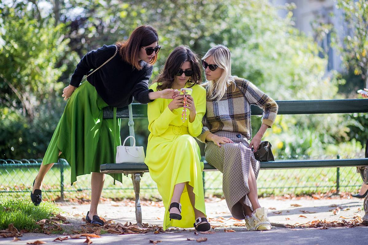 Street style tygodnia mody w Paryżu wiosna-lato 2018